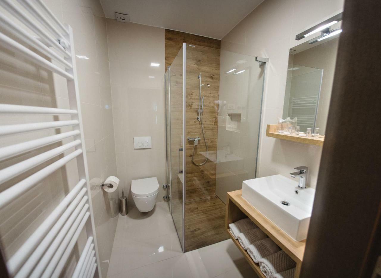 Hotel Zelenkrov Cepin Luaran gambar