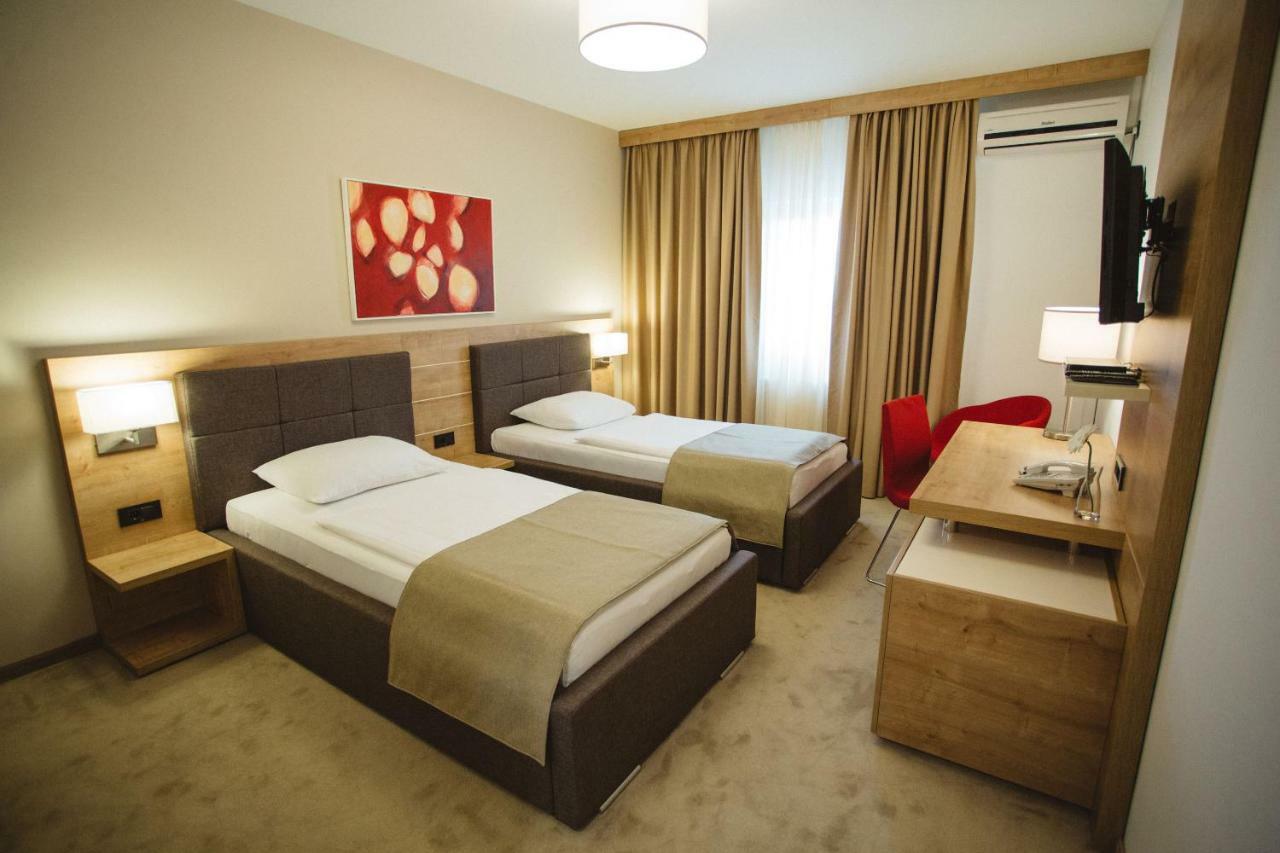 Hotel Zelenkrov Cepin Luaran gambar