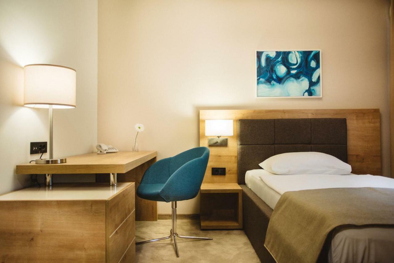 Hotel Zelenkrov Cepin Luaran gambar